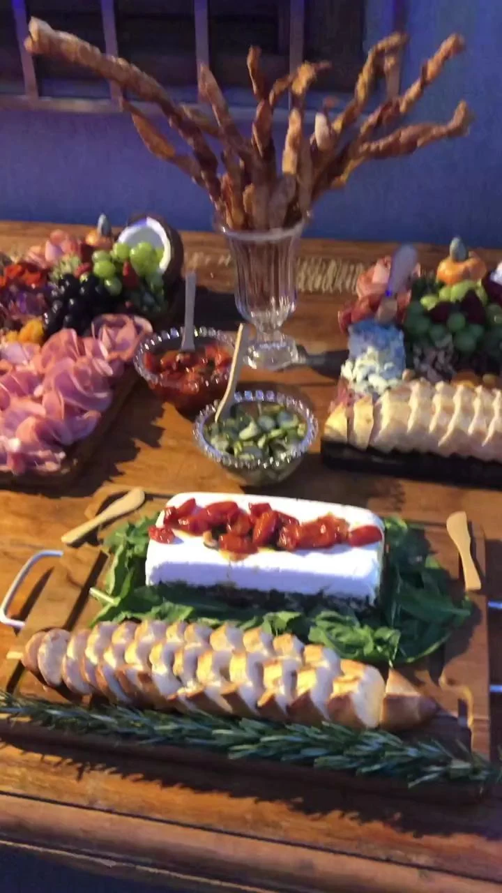 Buffet montado com opções para os convidados